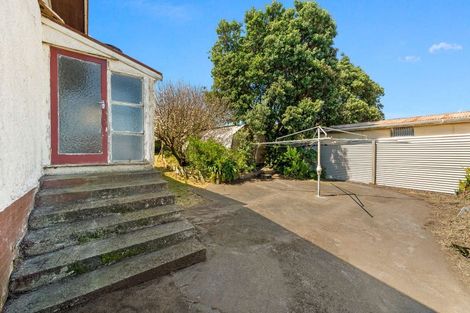 Photo of property in 32 Manuka Street, Castlecliff, Whanganui, 4501