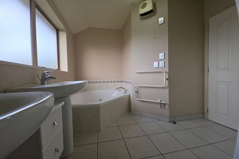 Photo of property in 135a Memorial Avenue, Burnside, Christchurch, 8053