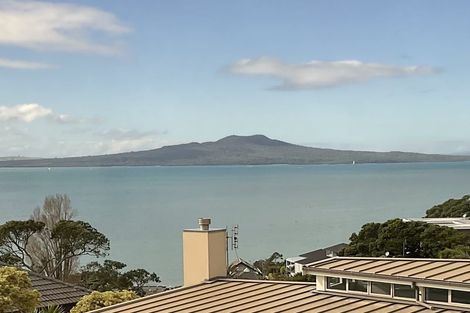 Photo of property in 15b Eastcliffe Road, Castor Bay, Auckland, 0620