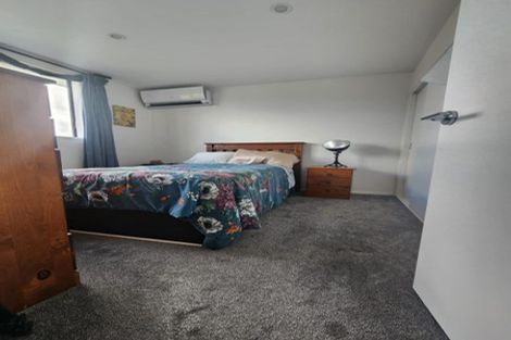 Photo of property in 52d Vodanovich Road, Te Atatu South, Auckland, 0610