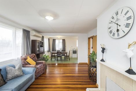 Photo of property in 9 Holland Crescent, Bulls, 4818