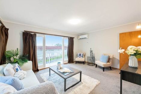 Photo of property in 2/90 Te Atatu Road, Te Atatu South, Auckland, 0610
