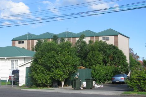 Photo of property in 8/4 Keeling Road, Henderson, Auckland, 0612