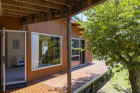 Photo of property in 22 Reeves Road, Acacia Bay, Taupo, 3330
