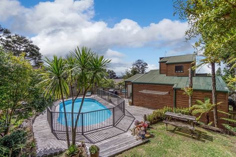 Photo of property in 21 Longfellow Parade, Glen Eden, Auckland, 0604