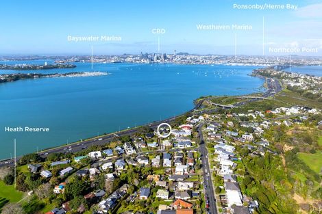 Photo of property in 2/81 Sylvan Avenue, Northcote, Auckland, 0627