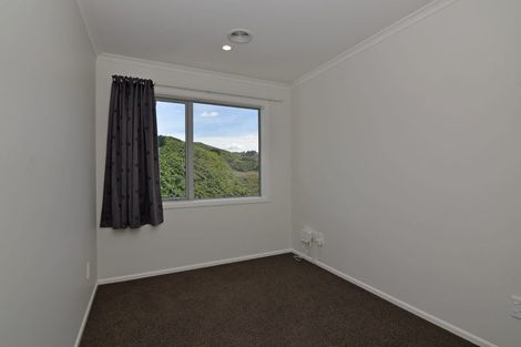 Photo of property in 19 Bendigo Grove, Newlands, Wellington, 6037