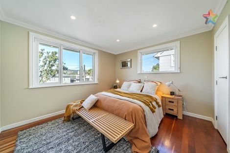 Photo of property in 21 Franklyn Road, Tawa, Wellington, 5028