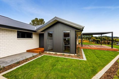 Photo of property in 8 Ponga Place, Highlands Park, New Plymouth, 4312