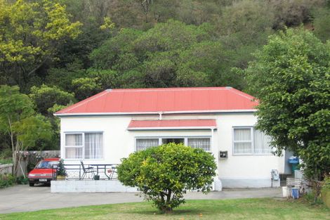 Photo of property in 11 Main Street, Hospital Hill, Napier, 4110