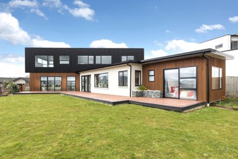 Photo of property in 131 Endeavour Drive, Whitby, Porirua, 5024