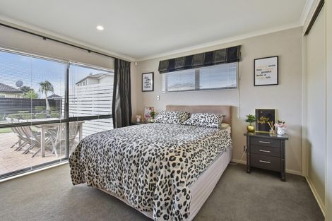 Photo of property in 17 Belfry Place, Wattle Downs, Auckland, 2103