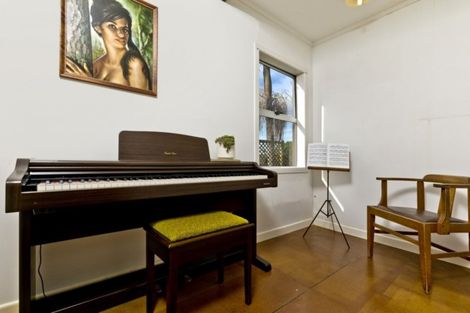 Photo of property in 53 Ngataringa Road, Devonport, Auckland, 0624