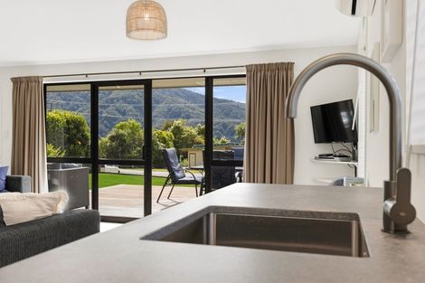 Photo of property in 1992 Queen Charlotte Drive, Momorangi Bay, Picton, 7281