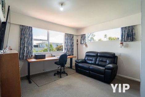 Photo of property in 68 Baylands Drive, Newlands, Wellington, 6037
