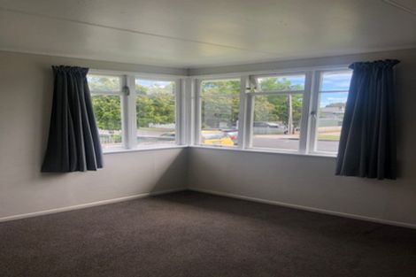 Photo of property in 6 Taipari Road, Te Atatu Peninsula, Auckland, 0610