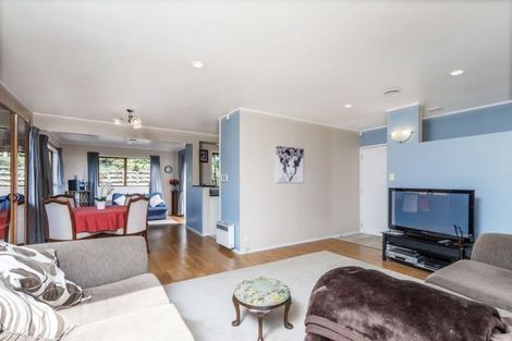 Photo of property in 28 King Richard Place, Browns Bay, Auckland, 0630