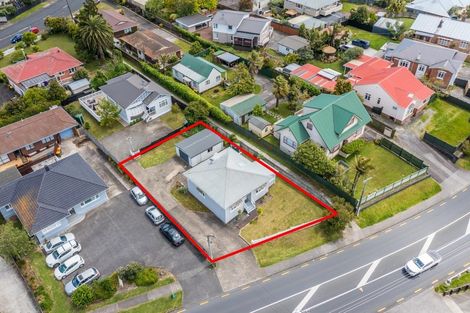 Photo of property in 22 Te Atatu Road, Te Atatu South, Auckland, 0610