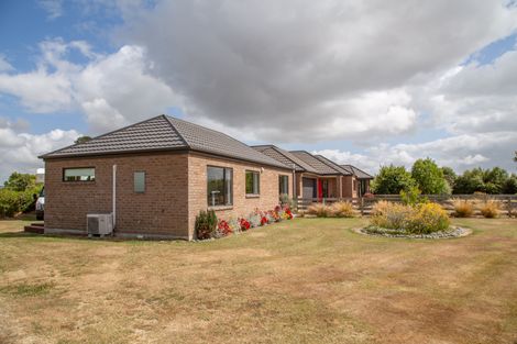 Photo of property in 16 Thorndon Close, Kirwee, Darfield, 7571