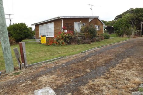 Photo of property in 4 Marine Terrace, Kaka Point, 9271