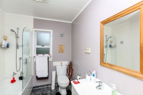 Photo of property in 3 Ranfurly Street, Frankleigh Park, New Plymouth, 4310