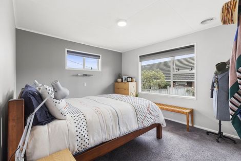 Photo of property in 18 Baffin Grove, Kingston, Wellington, 6021