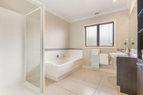 Photo of property in 11 Dunvegan Rise, East Tamaki Heights, Auckland, 2016