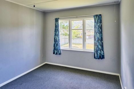 Photo of property in 39 Westminster Road, Wainuiomata, Lower Hutt, 5014