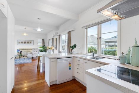 Photo of property in 1/91 Nile Road, Milford, Auckland, 0620