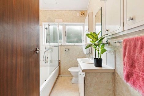 Photo of property in 128 Archibald Road, Kelston, Auckland, 0602