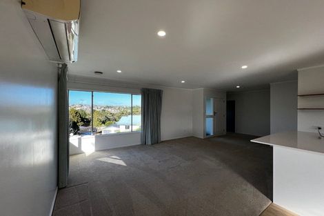 Photo of property in 2/39 Camrose Place, Glenfield, Auckland, 0629