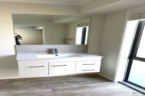 Photo of property in 32 Pakanga Grove, Pyes Pa, Tauranga, 3112