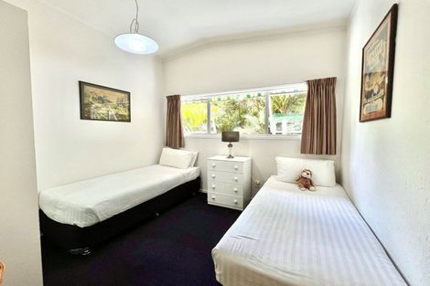 Photo of property in 14 Titirangi Beach Road, Titirangi, Auckland, 0604