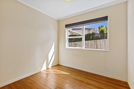 Photo of property in 1/302 Glenfield Road, Glenfield, Auckland, 0629