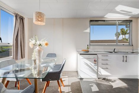 Photo of property in 2/26 Barbados Drive, Unsworth Heights, Auckland, 0632