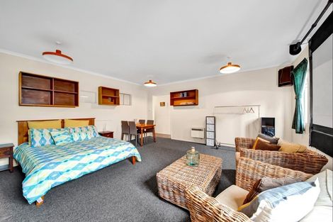 Photo of property in 339a Devon Street West, New Plymouth, 4310