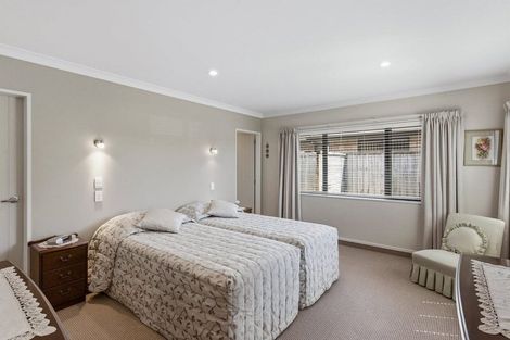 Photo of property in 2 Pearson Place, Paraparaumu, 5032