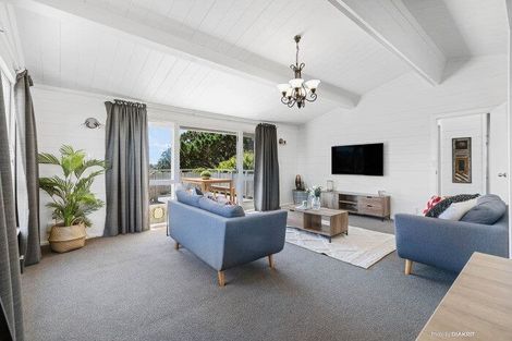 Photo of property in 15 Dunmail Way, Newlands, Wellington, 6037