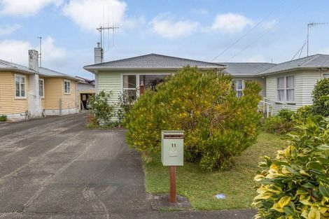 Photo of property in 11 Karaka Crescent, Levin, 5510