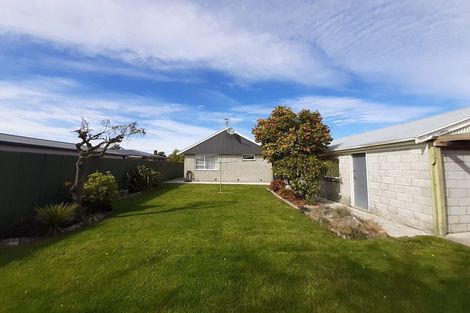 Photo of property in 67 Farquhars Road, Redwood, Christchurch, 8051