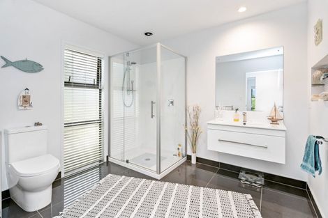 Photo of property in 22 Stace Hopper Drive, One Tree Point, 0118