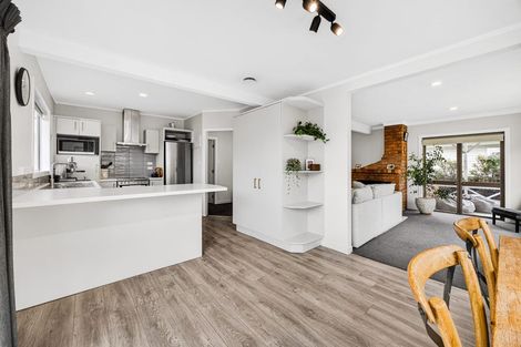 Photo of property in 53 Cambridge Road, Riverhead, 0820