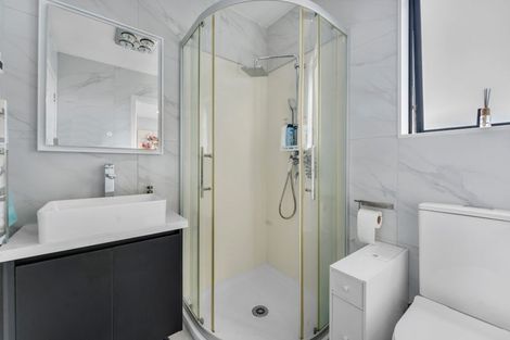 Photo of property in 7/8 Hepburn Road, Glendene, Auckland, 0602