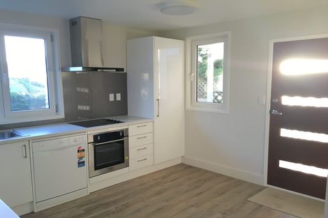 Photo of property in 11 Longcroft Terrace, Newlands, Wellington, 6037