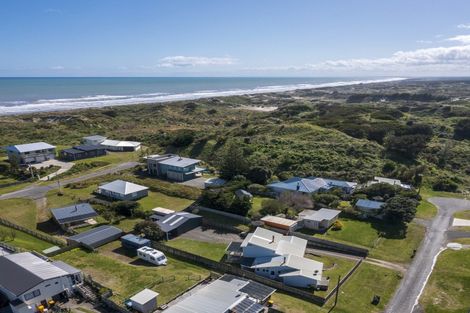 Photo of property in 14 Brown Terrace, Foxton Beach, Foxton, 4815