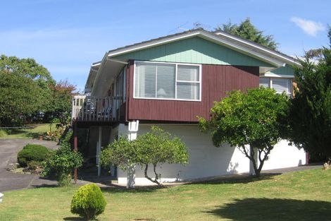 Photo of property in 2/7 Marlborough Avenue, Glenfield, Auckland, 0629