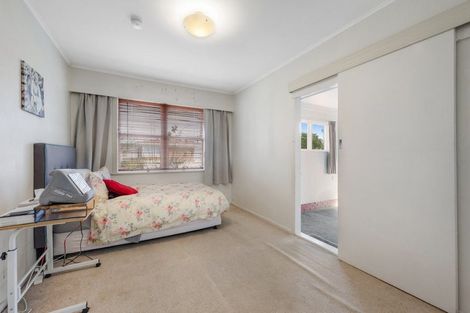 Photo of property in 82 Botany Road, Botany Downs, Auckland, 2010