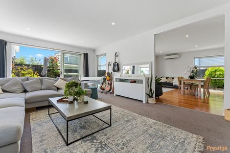 Photo of property in 8 Onekura Street, Red Beach, 0932