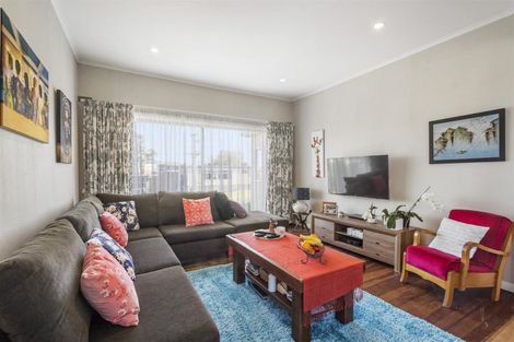 Photo of property in 1 Lavelle Road, Henderson, Auckland, 0612