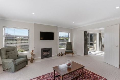 Photo of property in 2 Pearson Place, Paraparaumu, 5032